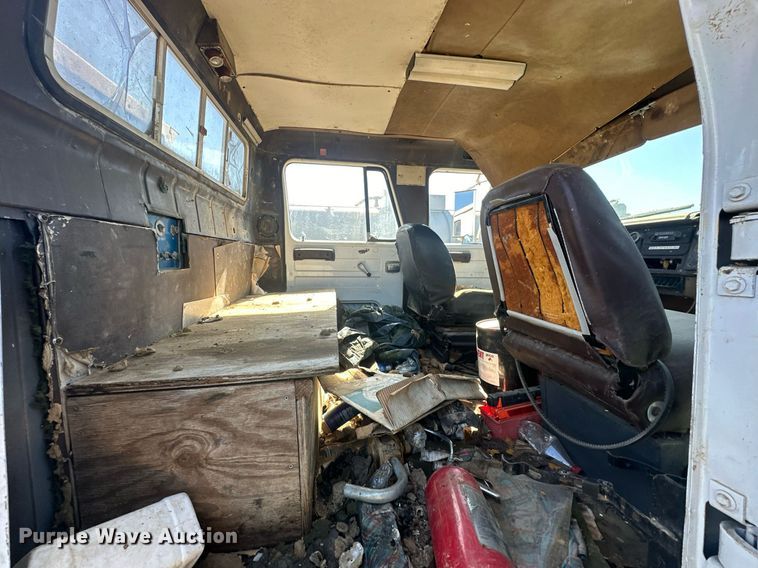 image for item EJ4998 1989 International  S1600 Crew Cab utility / service truck