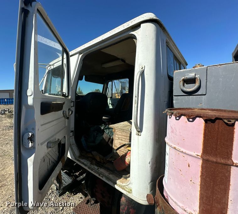 image for item EJ4998 1989 International  S1600 Crew Cab utility / service truck