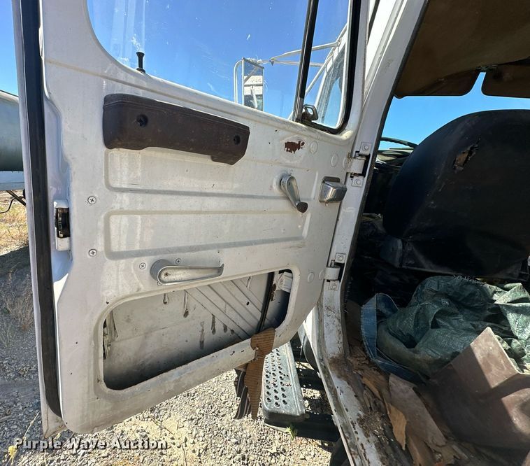 image for item EJ4998 1989 International  S1600 Crew Cab utility / service truck