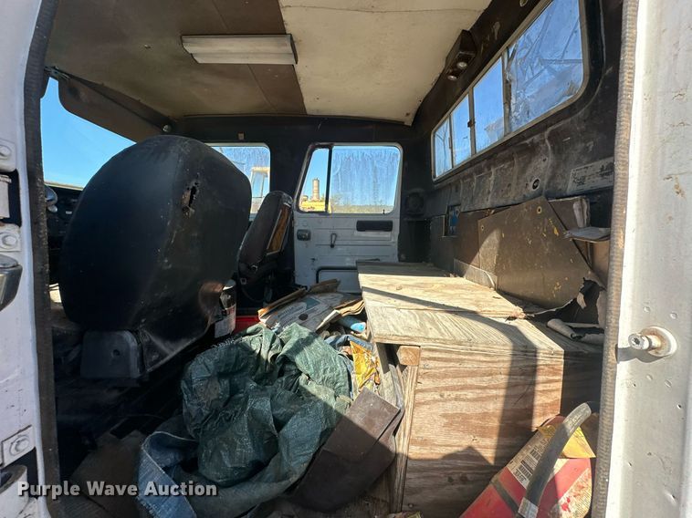 image for item EJ4998 1989 International  S1600 Crew Cab utility / service truck