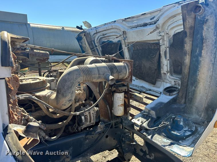 image for item EJ4998 1989 International  S1600 Crew Cab utility / service truck