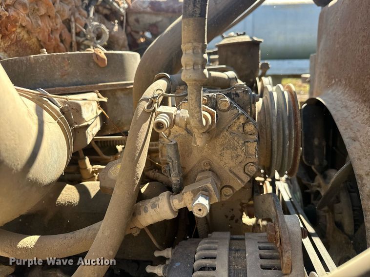 image for item EJ4998 1989 International  S1600 Crew Cab utility / service truck