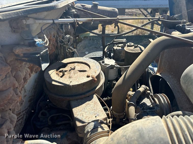 image for item EJ4998 1989 International  S1600 Crew Cab utility / service truck