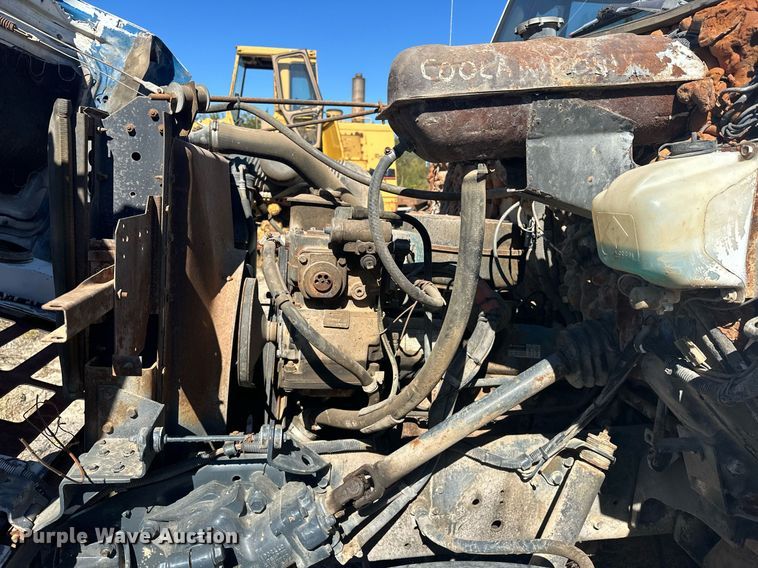 image for item EJ4998 1989 International  S1600 Crew Cab utility / service truck