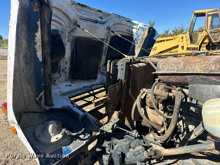 image for item EJ4998 1989 International  S1600 Crew Cab utility / service truck