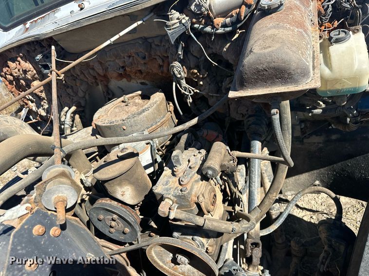 image for item EJ4998 1989 International  S1600 Crew Cab utility / service truck