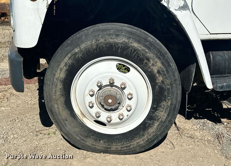 image for item EJ4998 1989 International  S1600 Crew Cab utility / service truck