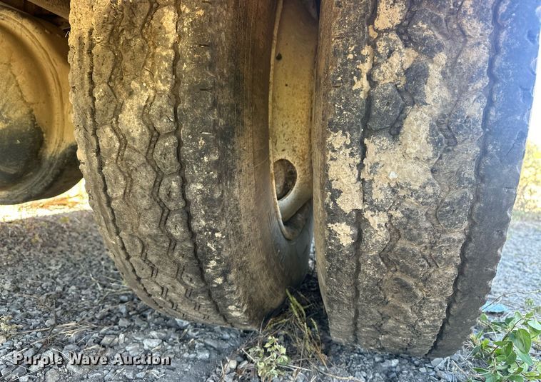 image for item EJ4998 1989 International  S1600 Crew Cab utility / service truck