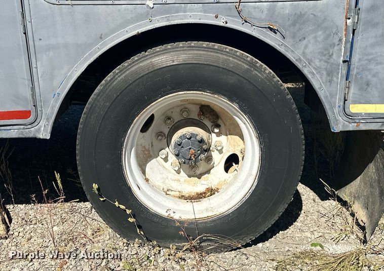 image for item EJ4998 1989 International  S1600 Crew Cab utility / service truck