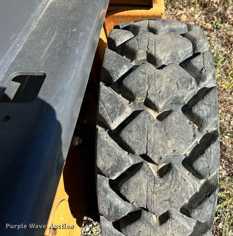 image for item EJ5000 2012 Case  SV300 skid steer loader