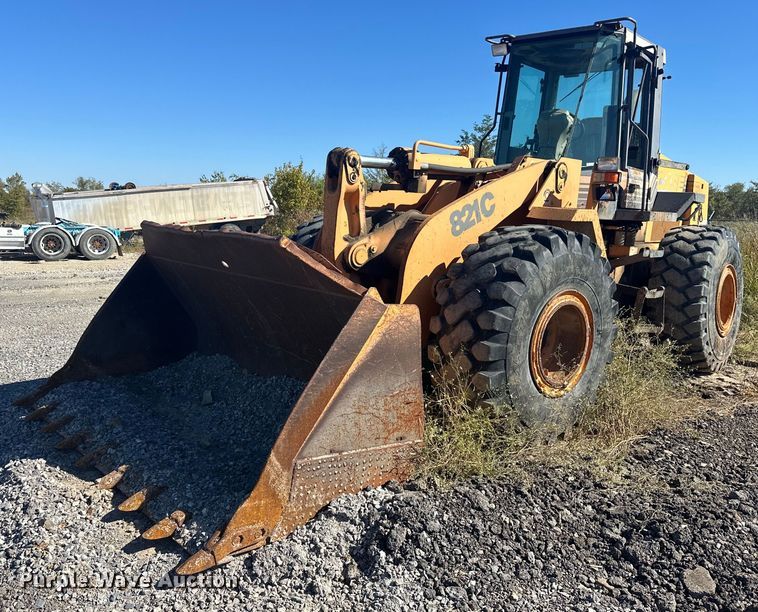 image for item EJ5004 2000 Case 821C loader