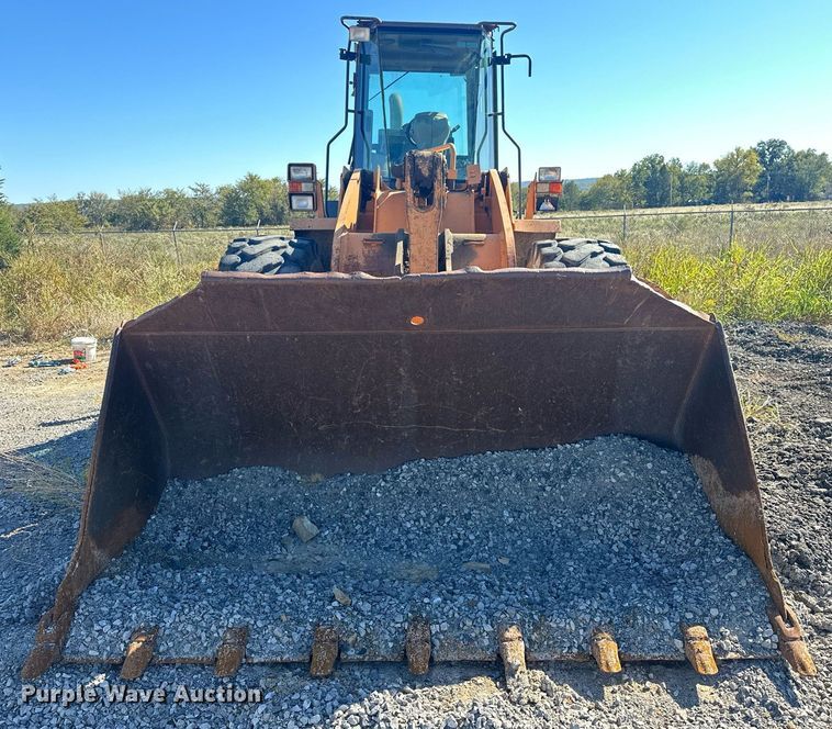 image for item EJ5004 2000 Case 821C loader