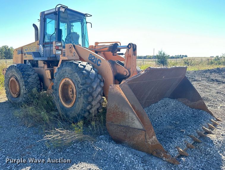 image for item EJ5004 2000 Case 821C loader