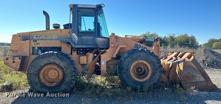 image for item EJ5004 2000 Case 821C loader