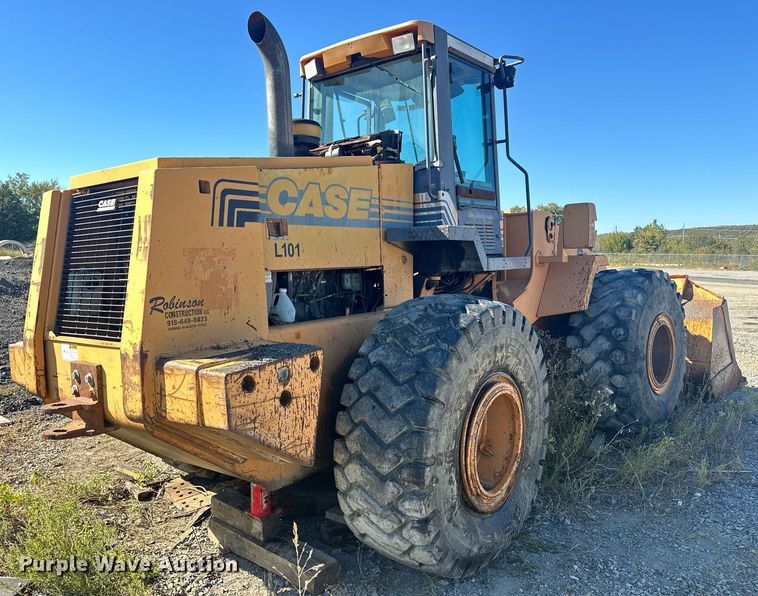 image for item EJ5004 2000 Case 821C loader