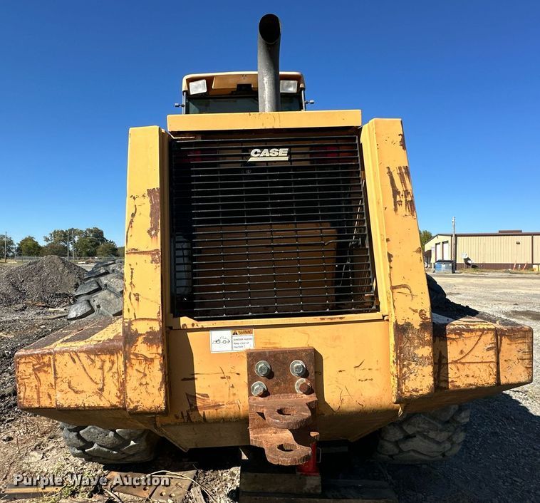 image for item EJ5004 2000 Case 821C loader