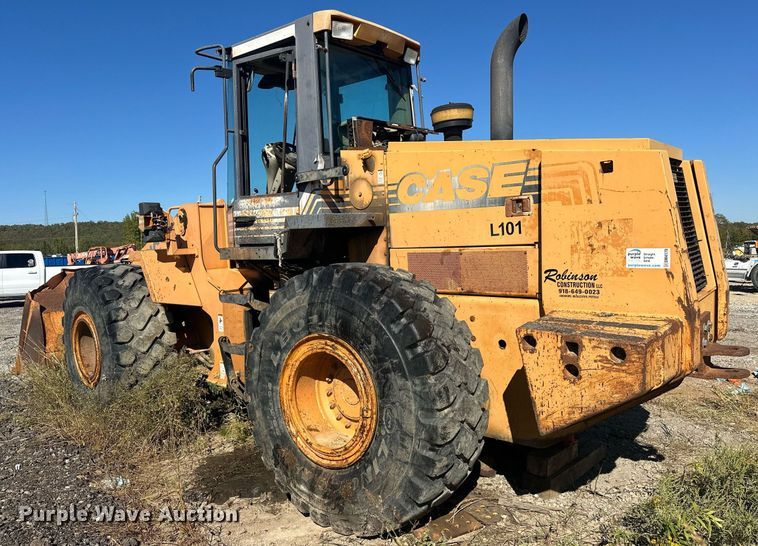 image for item EJ5004 2000 Case 821C loader