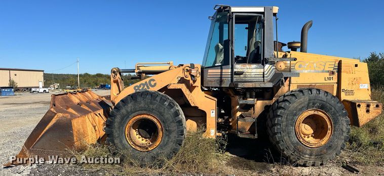 image for item EJ5004 2000 Case 821C loader
