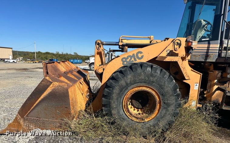 image for item EJ5004 2000 Case 821C loader