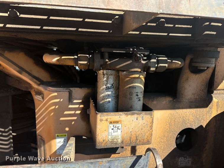 image for item EJ5004 2000 Case 821C loader