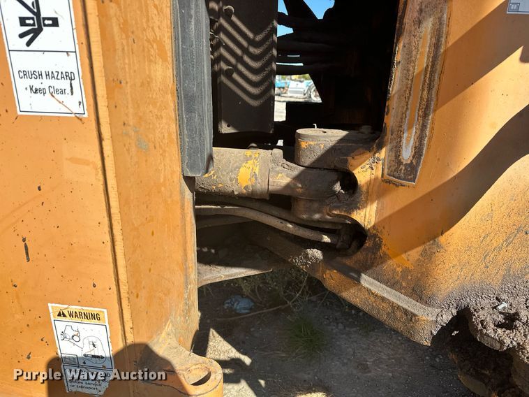 image for item EJ5004 2000 Case 821C loader