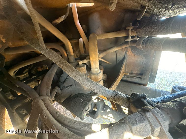 image for item EJ5004 2000 Case 821C loader