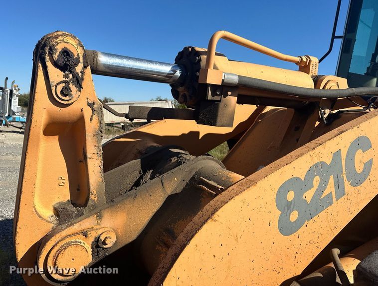 image for item EJ5004 2000 Case 821C loader