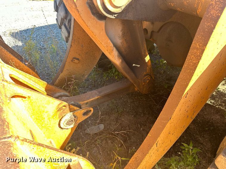 image for item EJ5004 2000 Case 821C loader