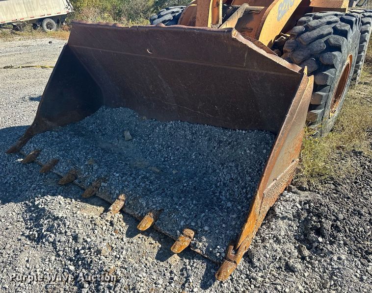 image for item EJ5004 2000 Case 821C loader