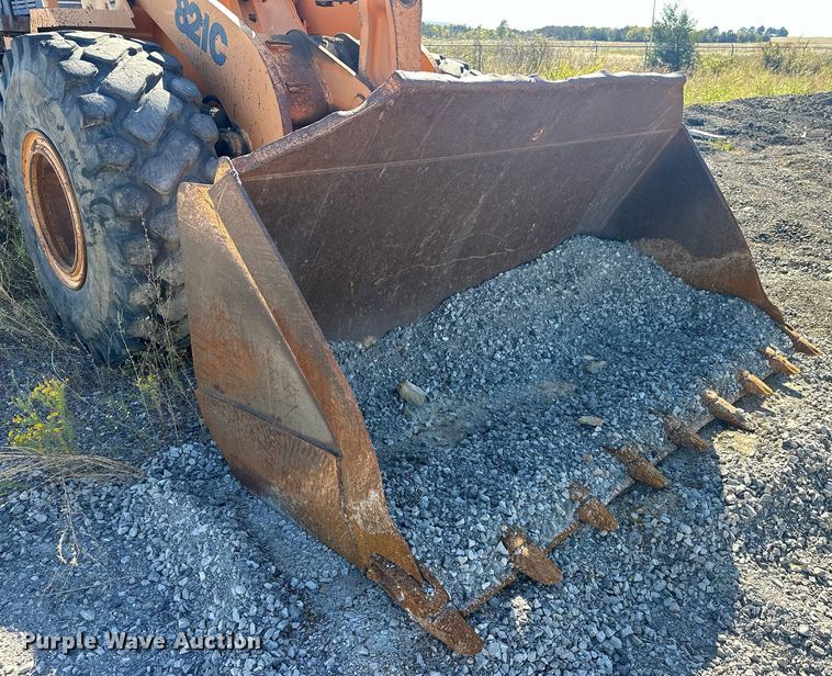 image for item EJ5004 2000 Case 821C loader