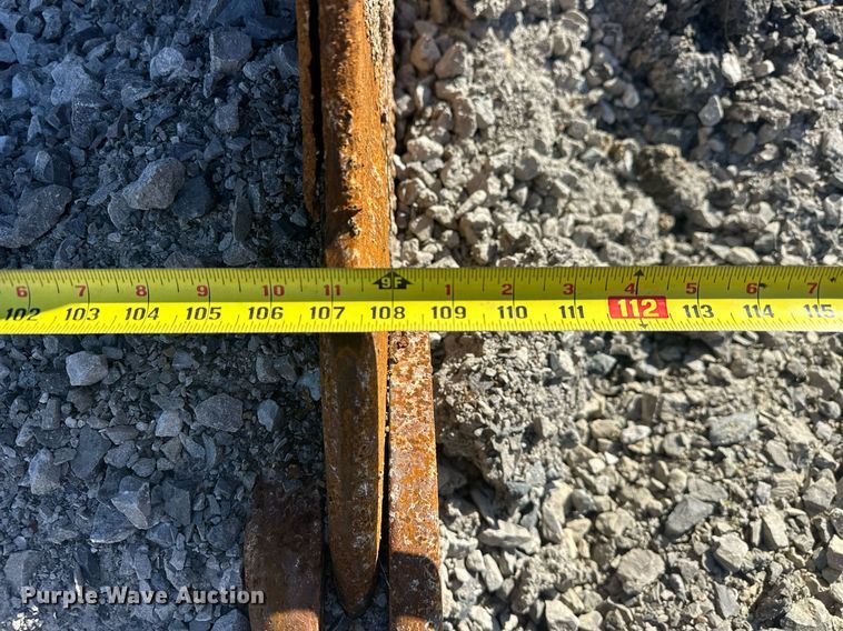 image for item EJ5004 2000 Case 821C loader