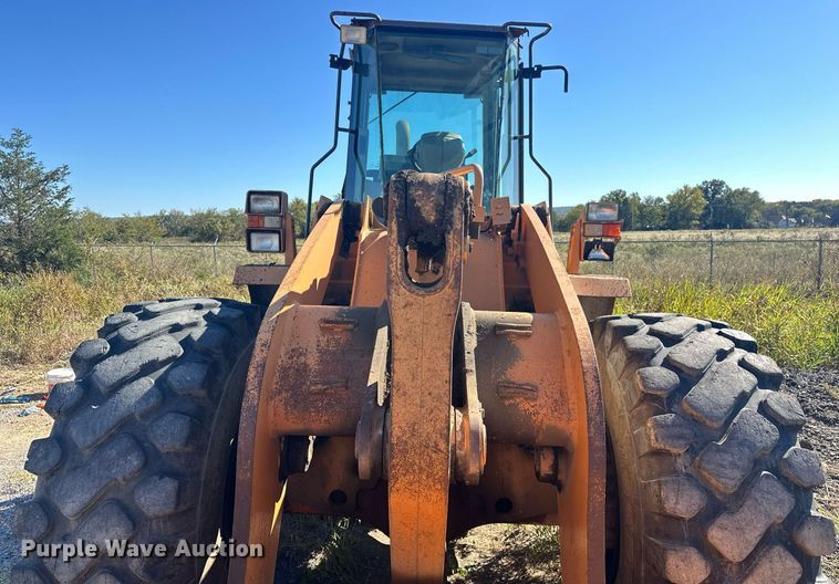 image for item EJ5004 2000 Case 821C loader