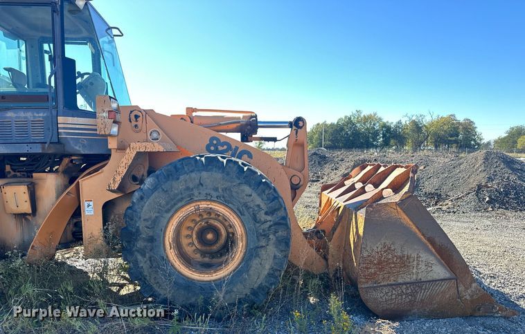 image for item EJ5004 2000 Case 821C loader