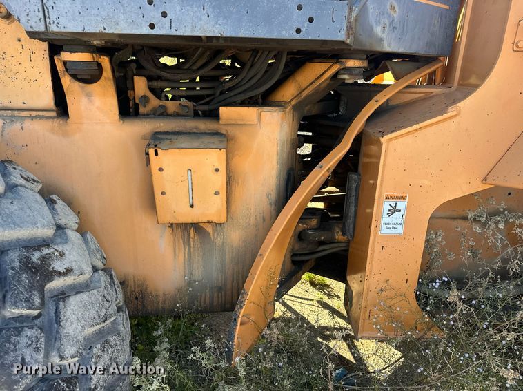 image for item EJ5004 2000 Case 821C loader