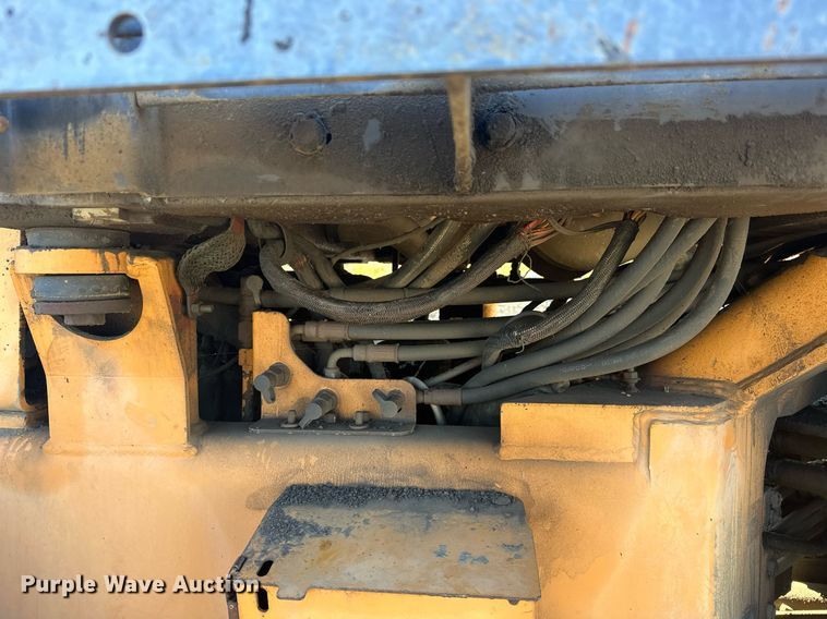 image for item EJ5004 2000 Case 821C loader