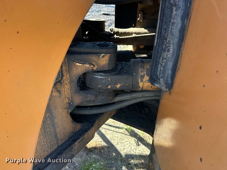 image for item EJ5004 2000 Case 821C loader