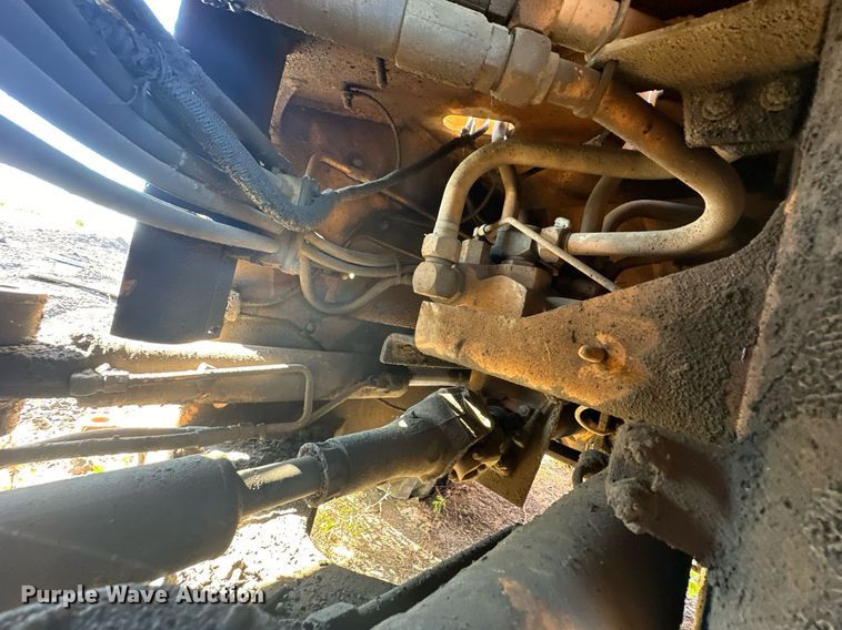 image for item EJ5004 2000 Case 821C loader