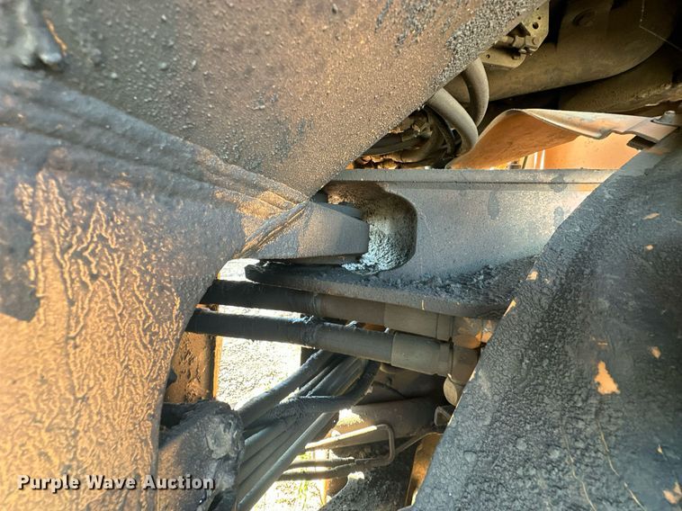 image for item EJ5004 2000 Case 821C loader