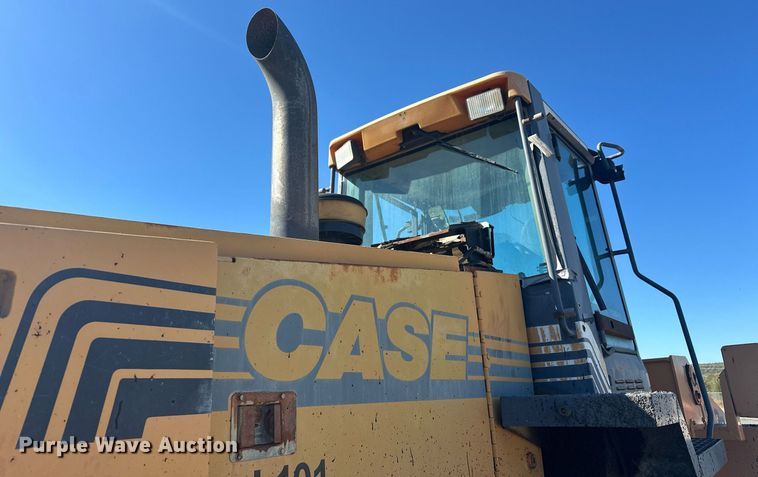 image for item EJ5004 2000 Case 821C loader