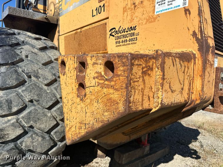 image for item EJ5004 2000 Case 821C loader