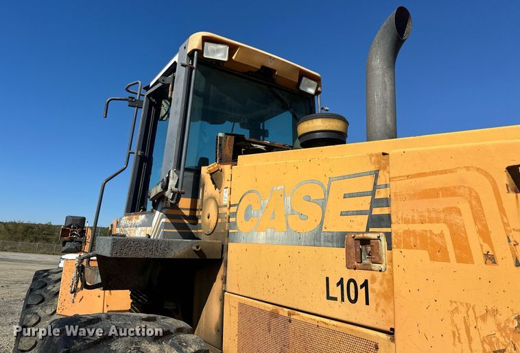 image for item EJ5004 2000 Case 821C loader