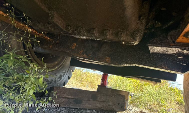 image for item EJ5004 2000 Case 821C loader