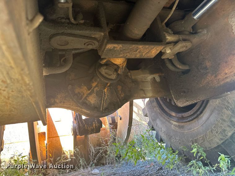 image for item EJ5004 2000 Case 821C loader