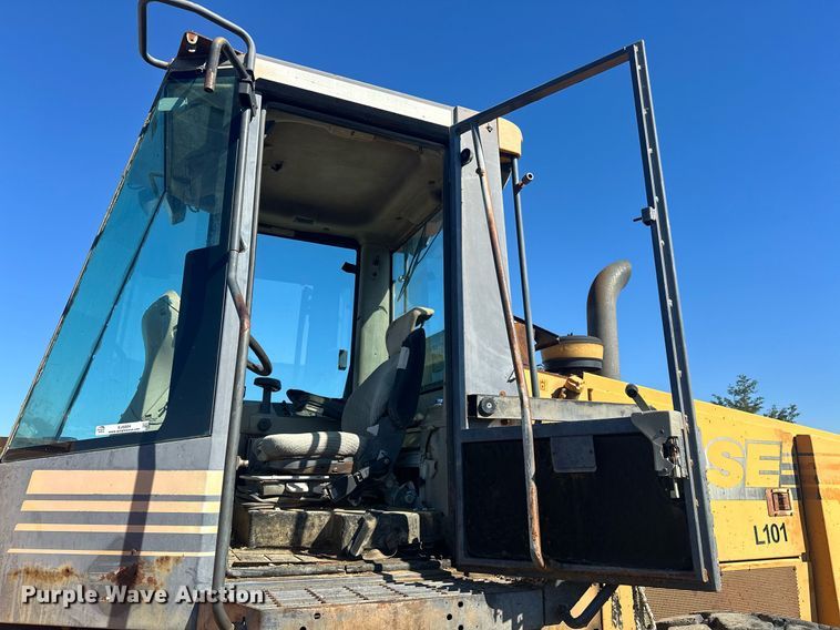 image for item EJ5004 2000 Case 821C loader