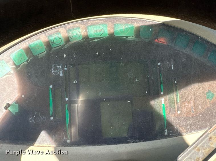 image for item EJ5004 2000 Case 821C loader