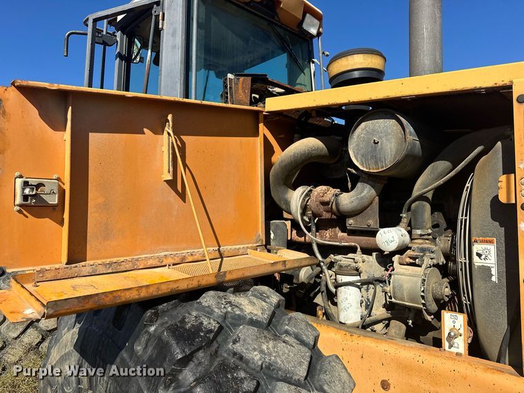 image for item EJ5004 2000 Case 821C loader