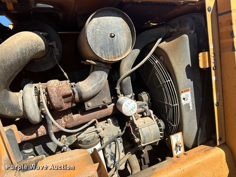 image for item EJ5004 2000 Case 821C loader