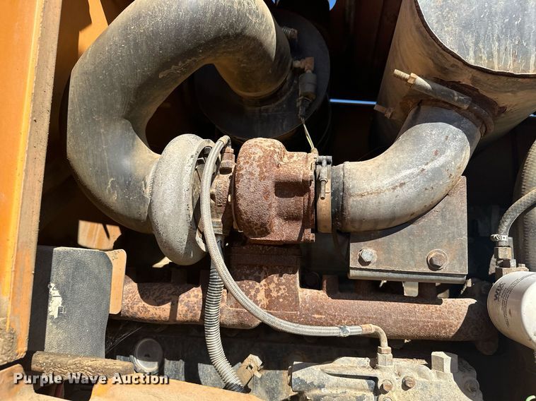 image for item EJ5004 2000 Case 821C loader