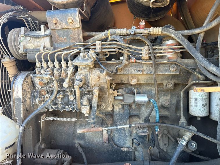 image for item EJ5004 2000 Case 821C loader