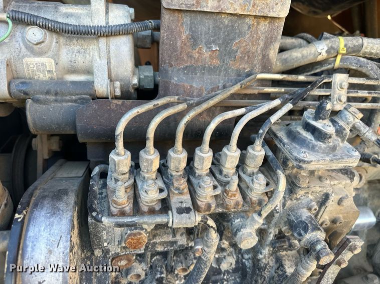 image for item EJ5004 2000 Case 821C loader